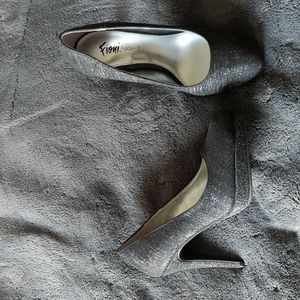 Black sparkle Fioni Heels (size 5)
